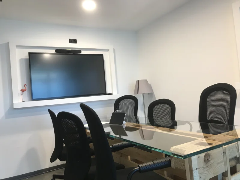 Tesla - Sala Riunione