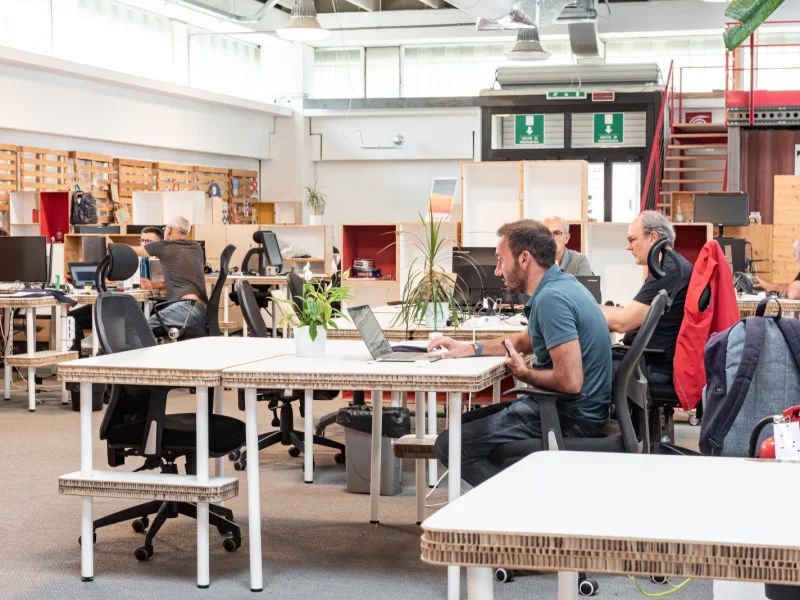 Free desk in open space - Postazione disponibile per prenotazione