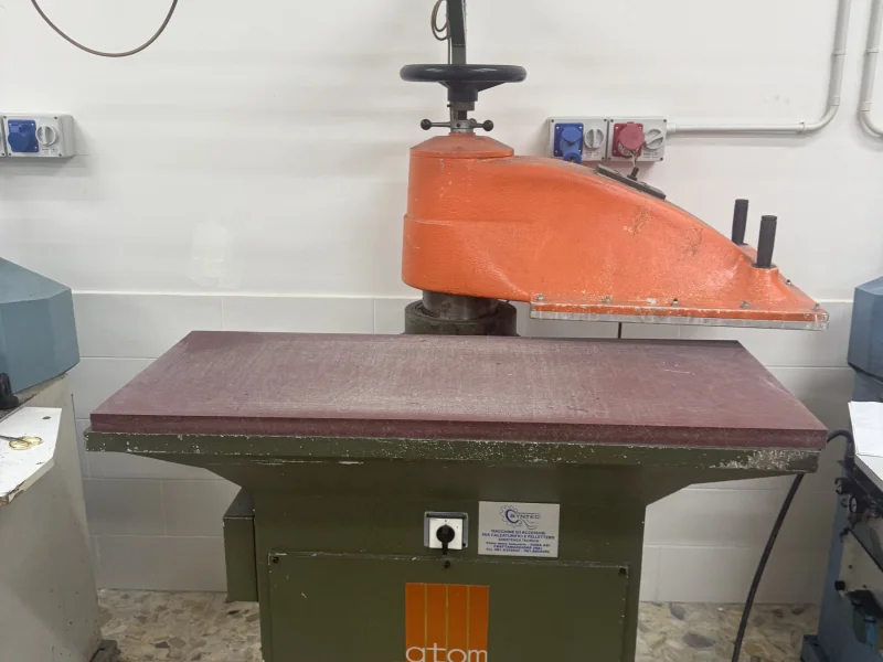 Taglio a Trancia con Fustella - Postazione