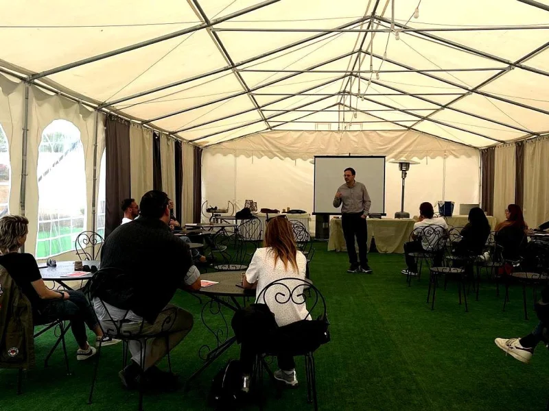 SPAZIO TEMPORANEO - Postazione disponibile per prenotazione