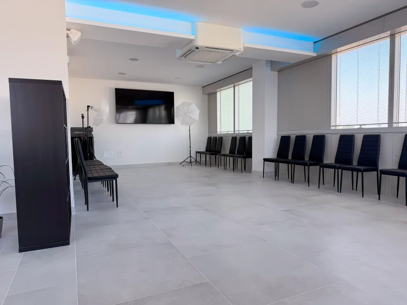 TUTTI PRESENTI - Sala Conferenze disponibile per prenotazione