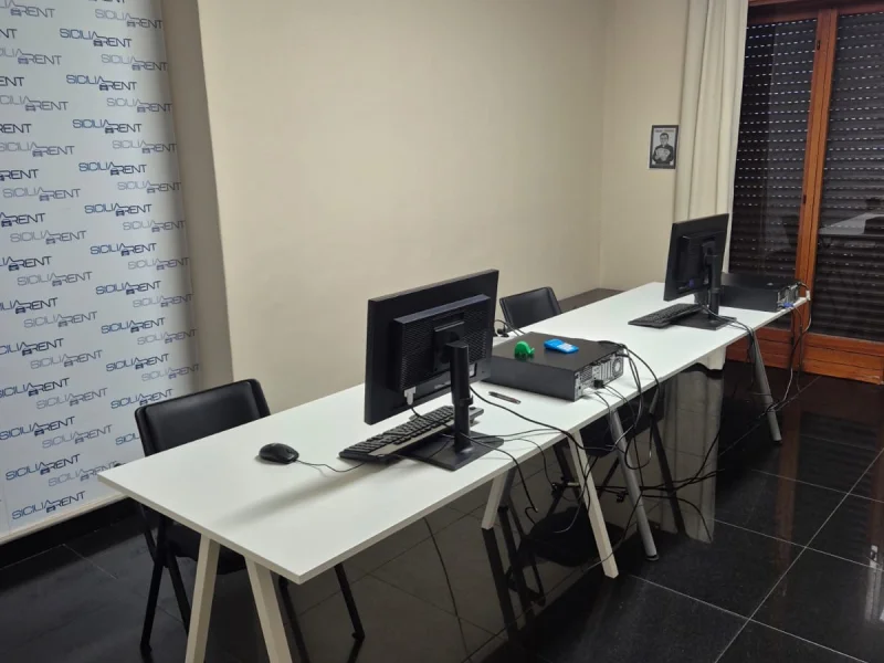 Due scrivanie o sala riunioni - Ufficio