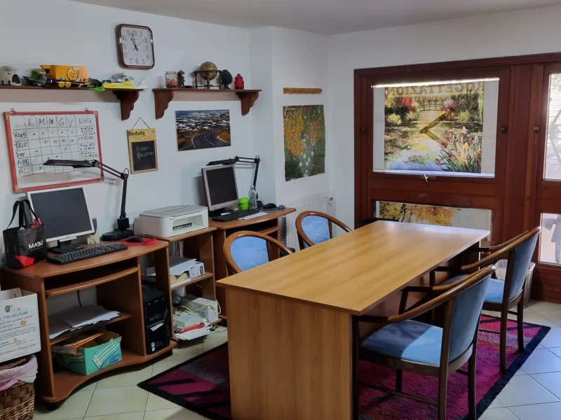 Stanza 2 - Uffici Privati disponibile per prenotazione