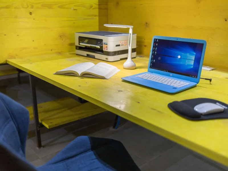 HomeING coworking - Postazione disponibile per prenotazione