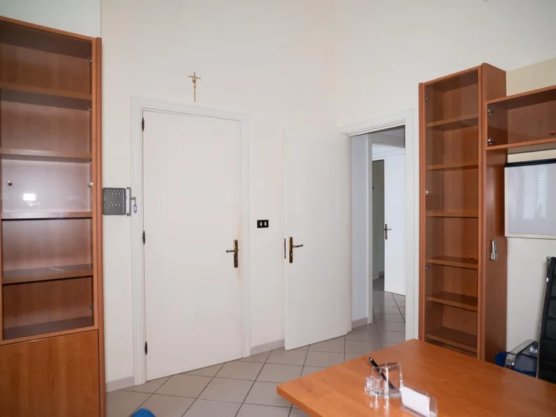 ufficio 1 . a Cellino San Marco - Foto 3