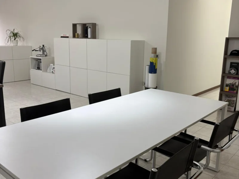 Tavolo riunioni a Alzano Lombardo - Foto 4