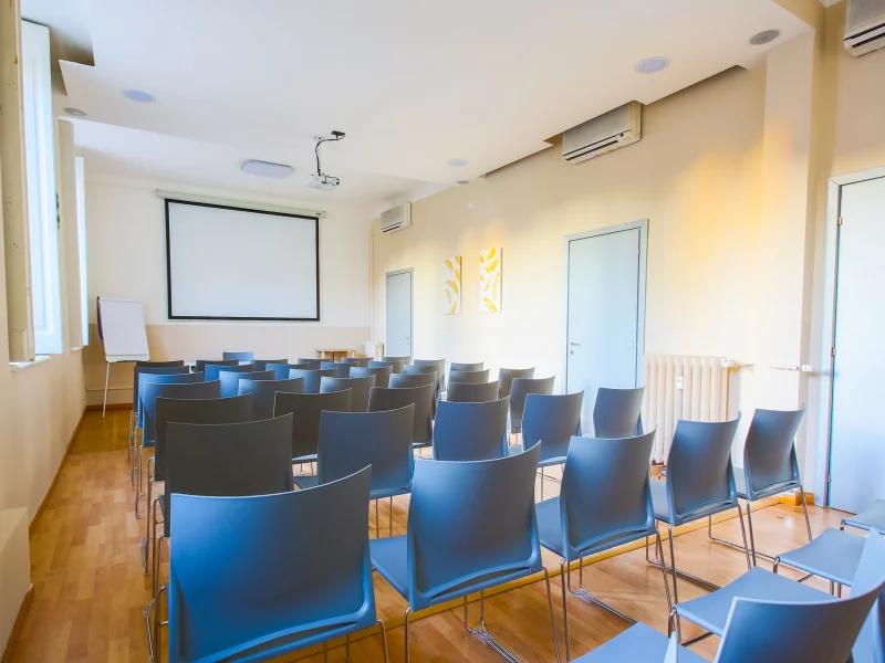 Sala Cronos - Sala Conferenze disponibile per prenotazione