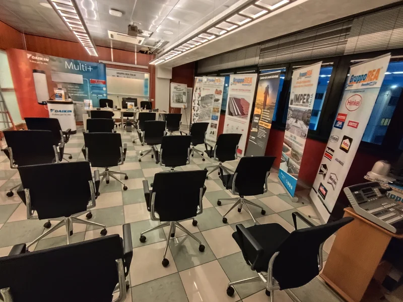 Sala corsi - Sala Conferenze disponibile per prenotazione