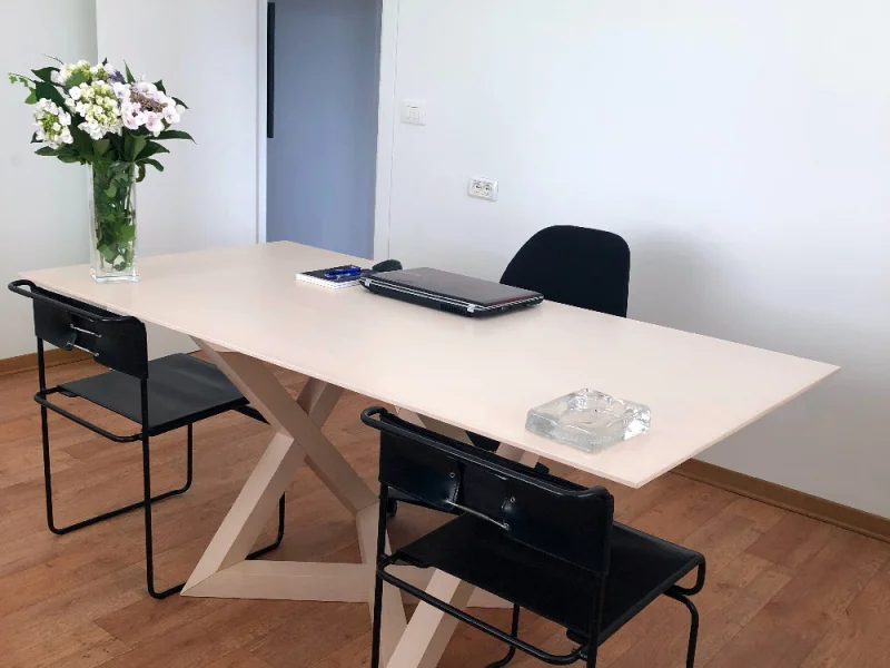 Saletta UFFICIO 9 - Uffici Privati disponibile per prenotazione