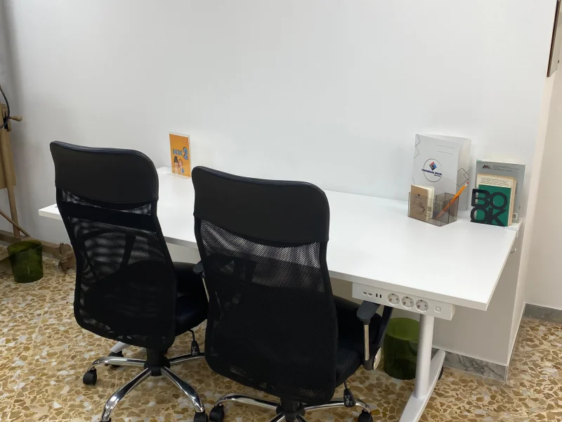 Scrivania 2 - Coworking disponibile per prenotazione