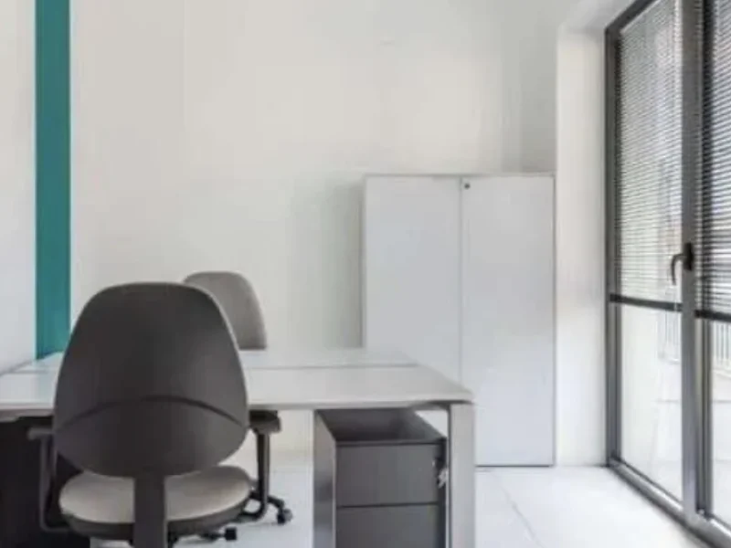 Desk in open area - Postazione disponibile per prenotazione