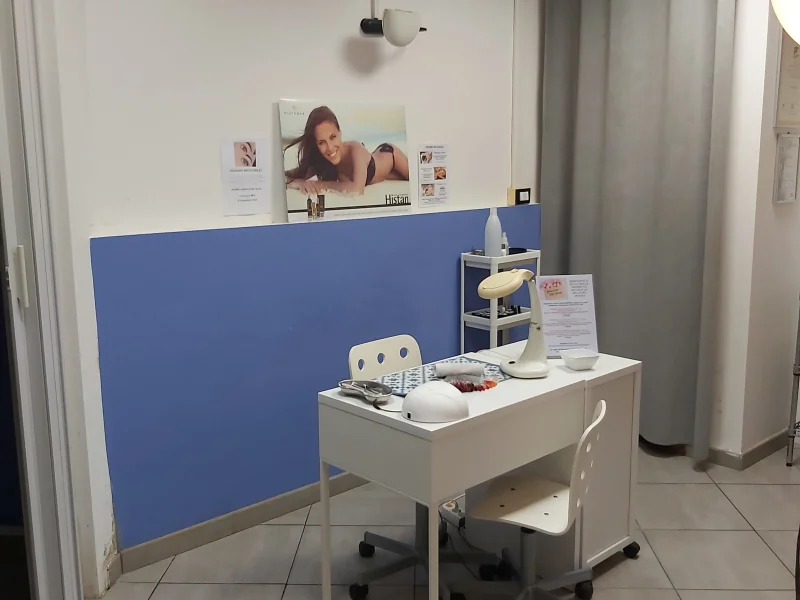 Postazione Manicure a Livorno - Foto 3