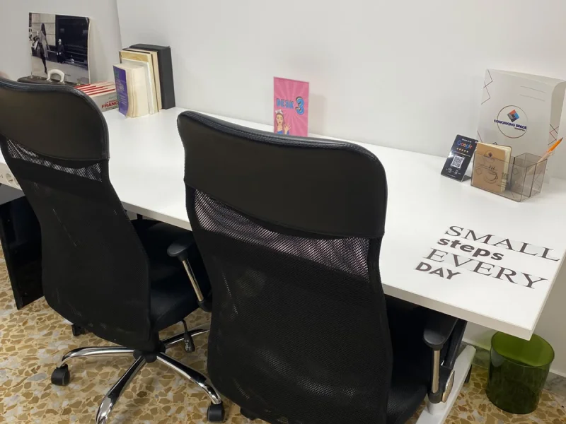 Scrivania n.3 - Coworking disponibile per prenotazione