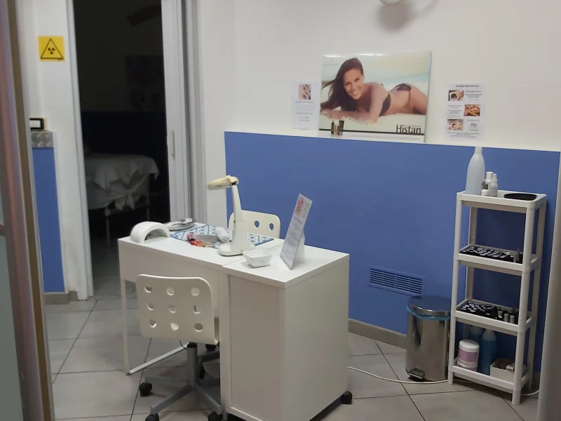 Postazione Manicure a Livorno - Foto 2