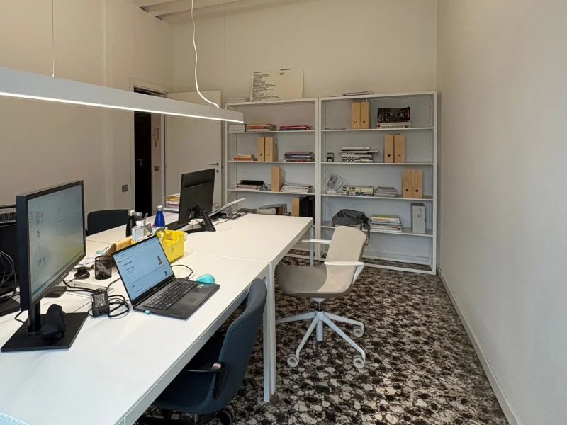 Postazione in desk condiviso - Coworking disponibile per prenotazione