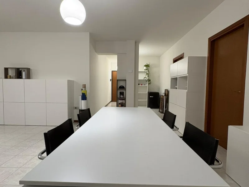 Tavolo riunioni a Alzano Lombardo - Foto 2