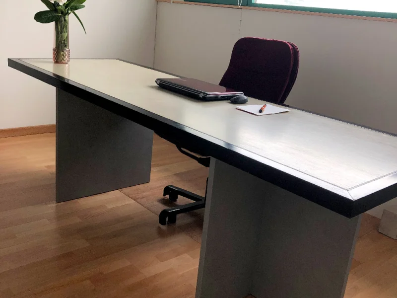 Saletta UFFICIO 8 - Uffici Privati disponibile per prenotazione