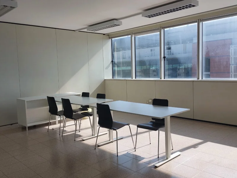 Sala Est - Sala Riunione disponibile per prenotazione