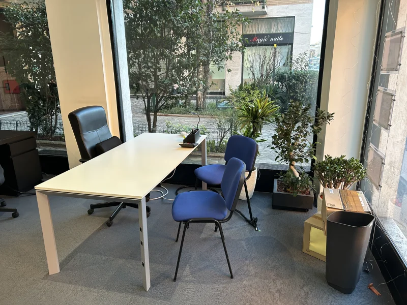 Scrivania grande - Postazione disponibile per prenotazione