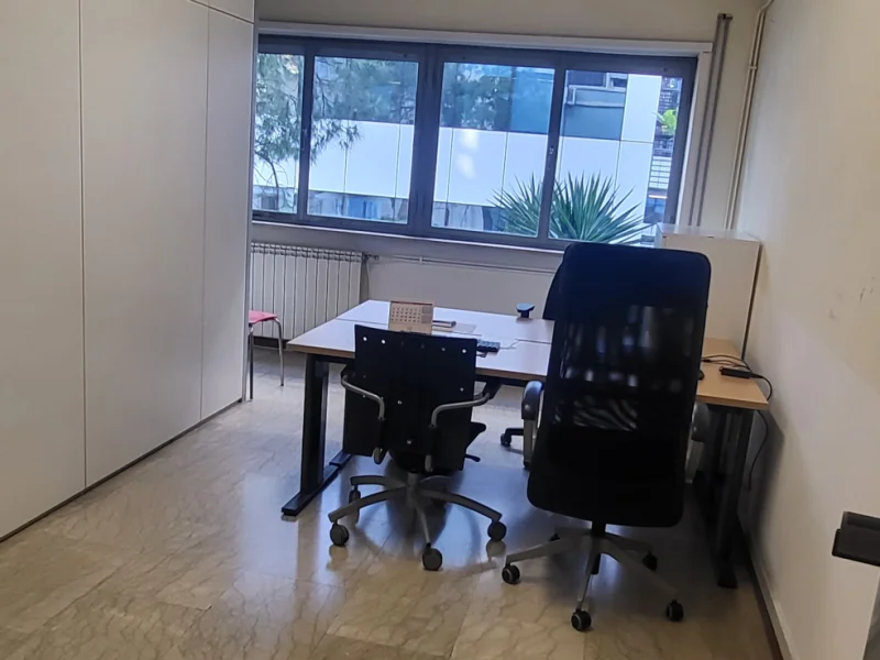 STANZA 2 - Ufficio disponibile per prenotazione