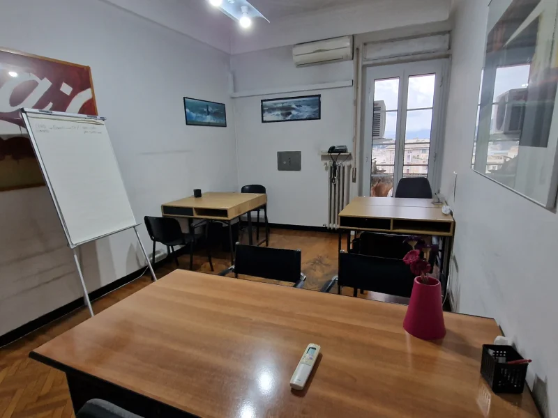 SCRIVANIA IN STANZA CONDIVISA - Foto 2