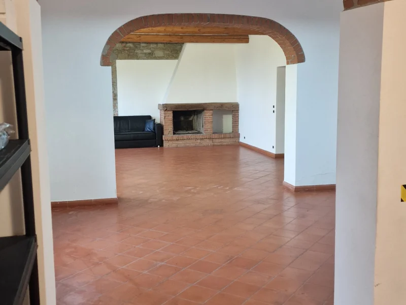 Salone piano terra a Barberino di Mugello - Foto 4