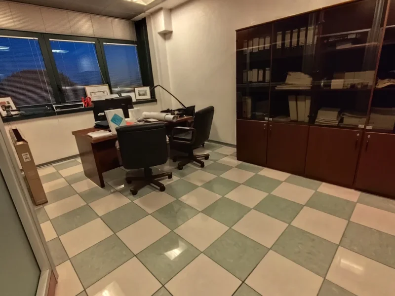 Ufficio stanza tipo 4 - Uffici Privati disponibile per prenotazione