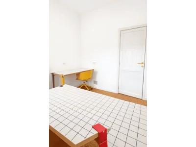 SCRIVANIA IN UFFICIO PRIVATO a Valledoria