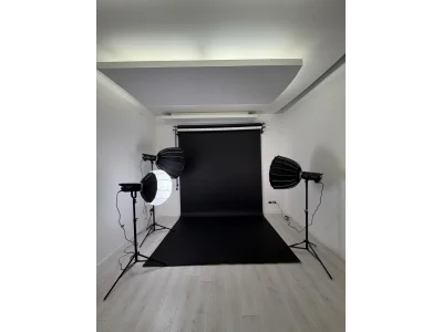 Sala posa con fondale a Napoli