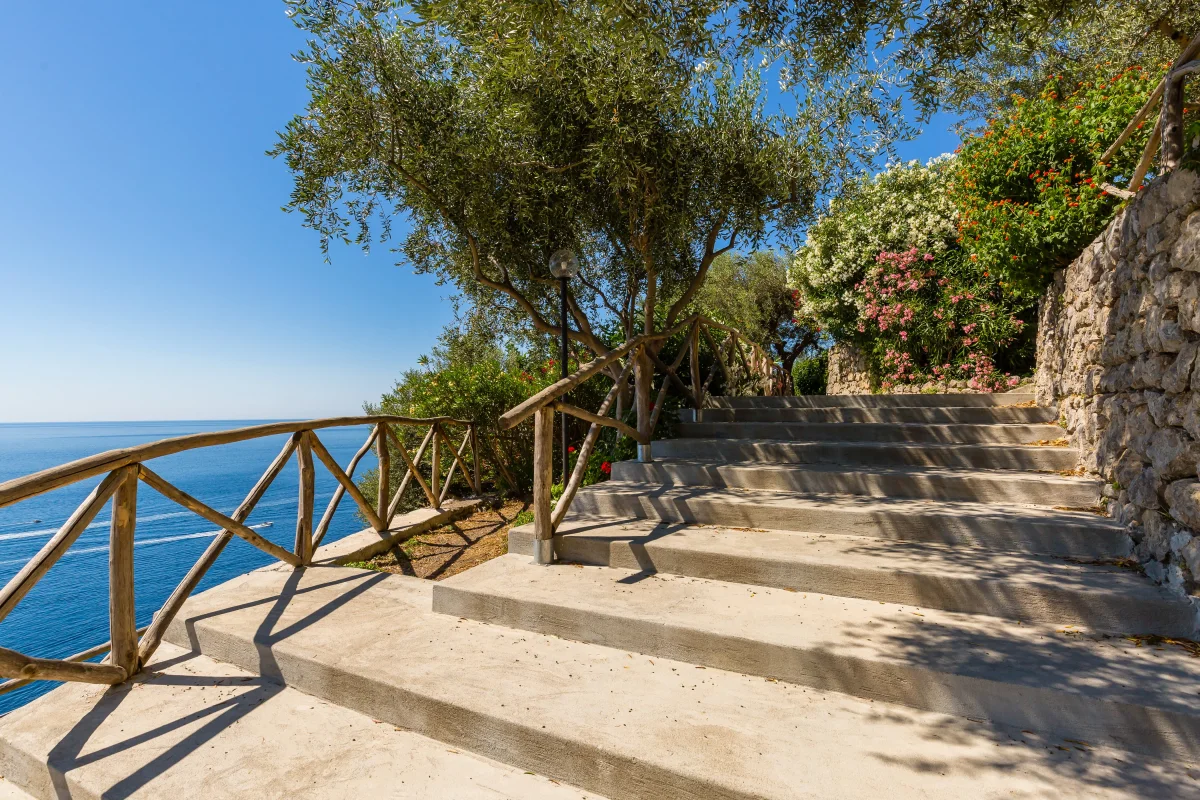 Ufficio con terrazza a strapiombo sul mare — foto 15