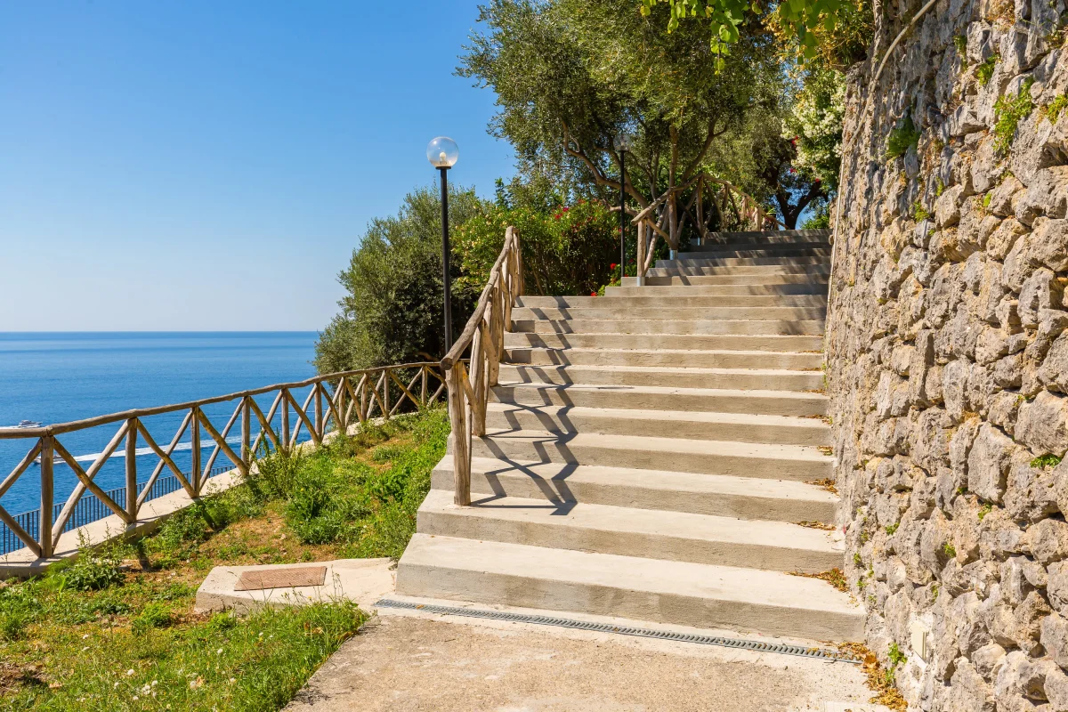 Ufficio con terrazza a strapiombo sul mare — foto 18