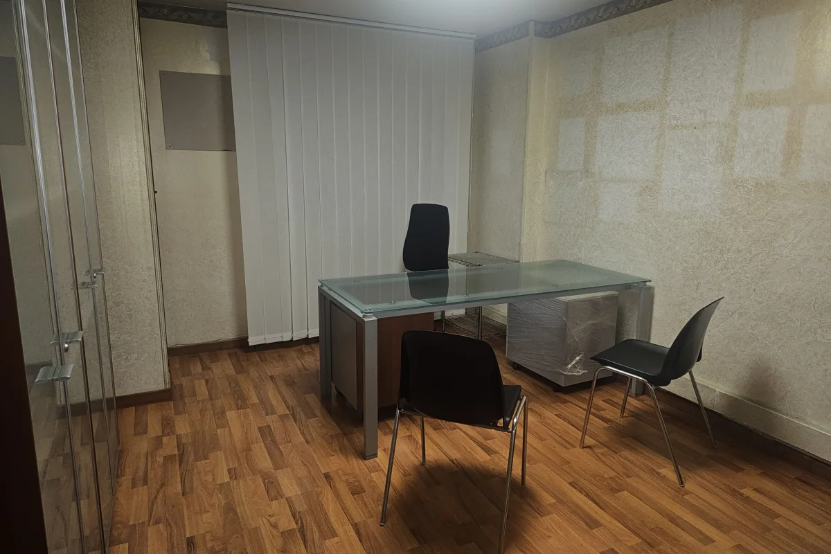 Ufficio arredato