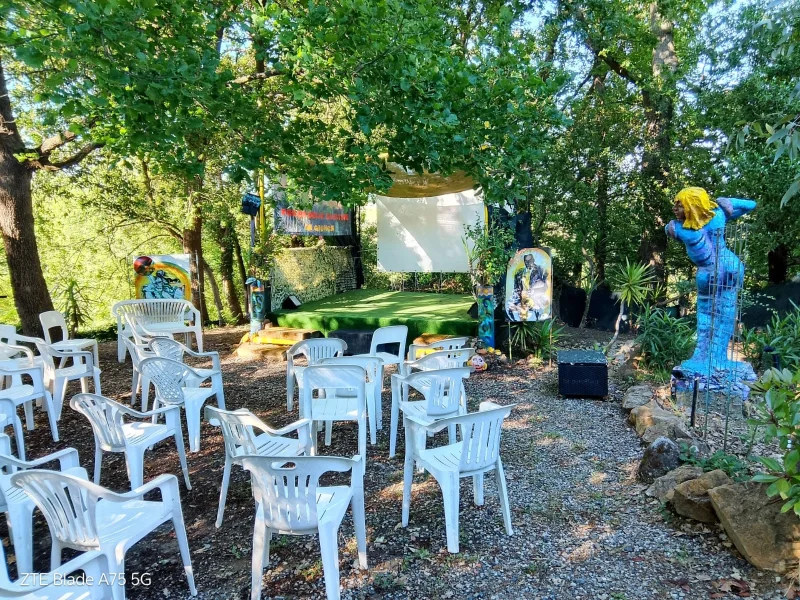 PARCO '' LA GIUNCA '': PARCO ATISTISTICO CULTURALE FUNZIONALE PER CONFERENZE E MEETING - Foto 2 della struttura