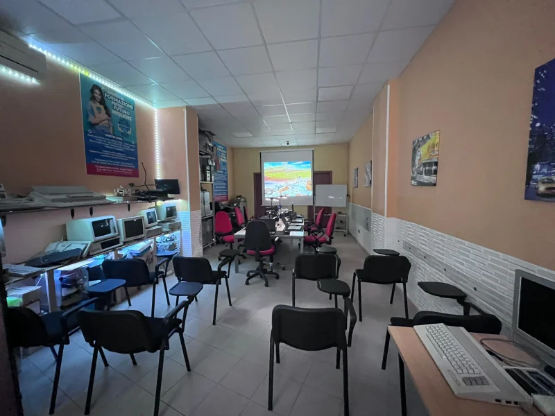 Informatic World - ETS - Foto 4 della struttura