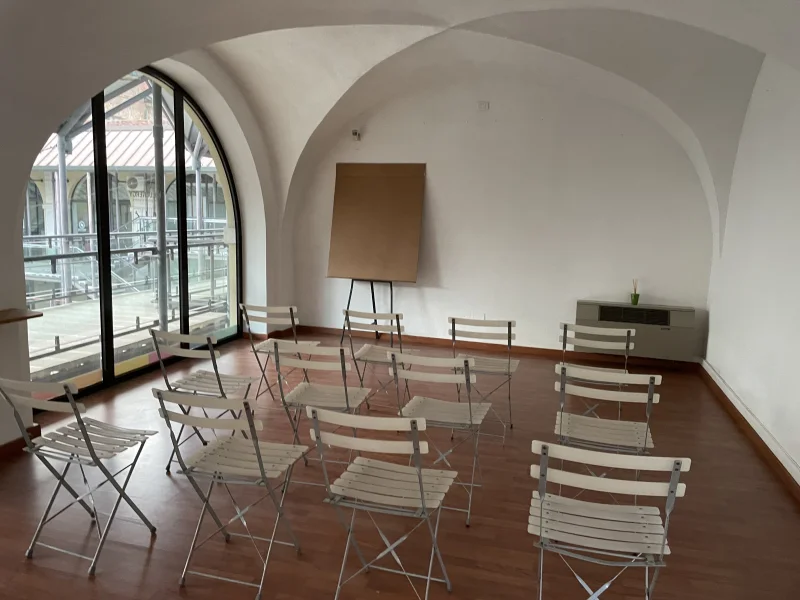Studio luminoso con volte storiche nel centro di Chieri – ideale per corsi, consulenze e riunioni - Foto 5 della struttura