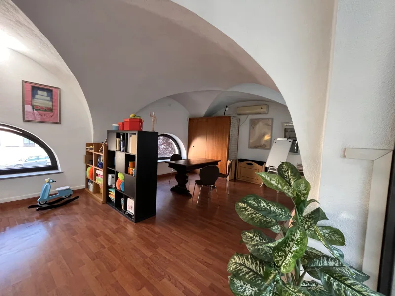 Studio luminoso con volte storiche nel centro di Chieri – ideale per corsi, consulenze e riunioni - Foto 2 della struttura