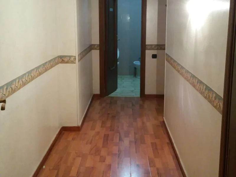 Ufficio arredato - Foto 4 della struttura
