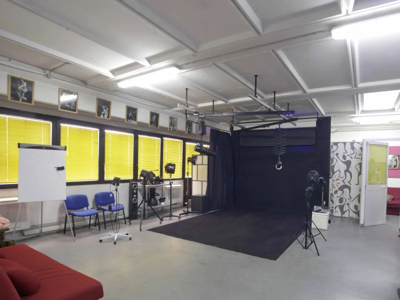 STUDIO FOTOGRAFICO ATTREZZATO - Foto 2 della struttura