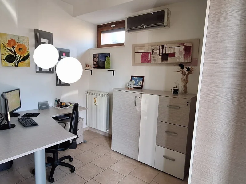 UFFICIO RIONERO IN VULTURE - Foto 2 della struttura