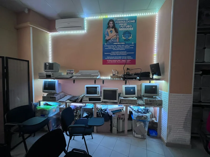 Informatic World - ETS - Foto 3 della struttura