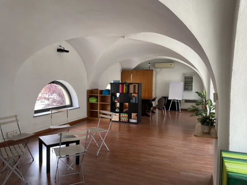 Studio luminoso con volte storiche nel centro di Chieri – ideale per corsi, consulenze e riunioni - Foto 3 della struttura