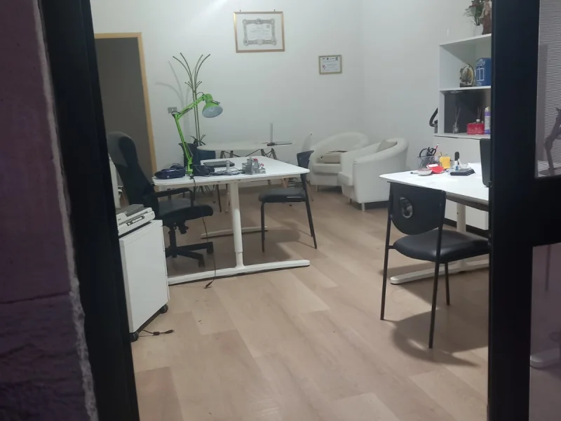 UFFICIO FRONTE STRADA - Foto 3 della struttura